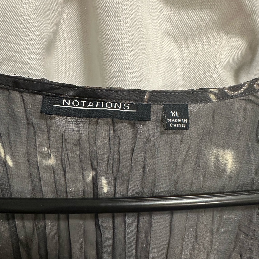 Notations flowy top - Picture 2 of 3